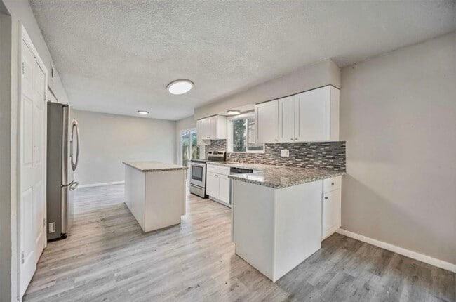 Building Photo - 17843 S Cypress Villas Dr