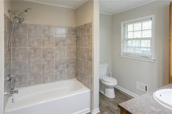 Building Photo - 1802 Driftwood Pl