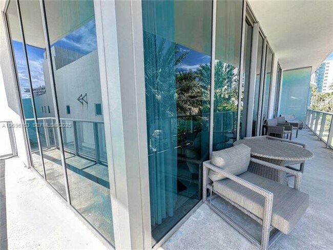 Building Photo - 4111 S Ocean Dr