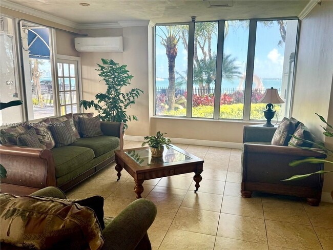 Building Photo - 1430 Brickell Bay Dr