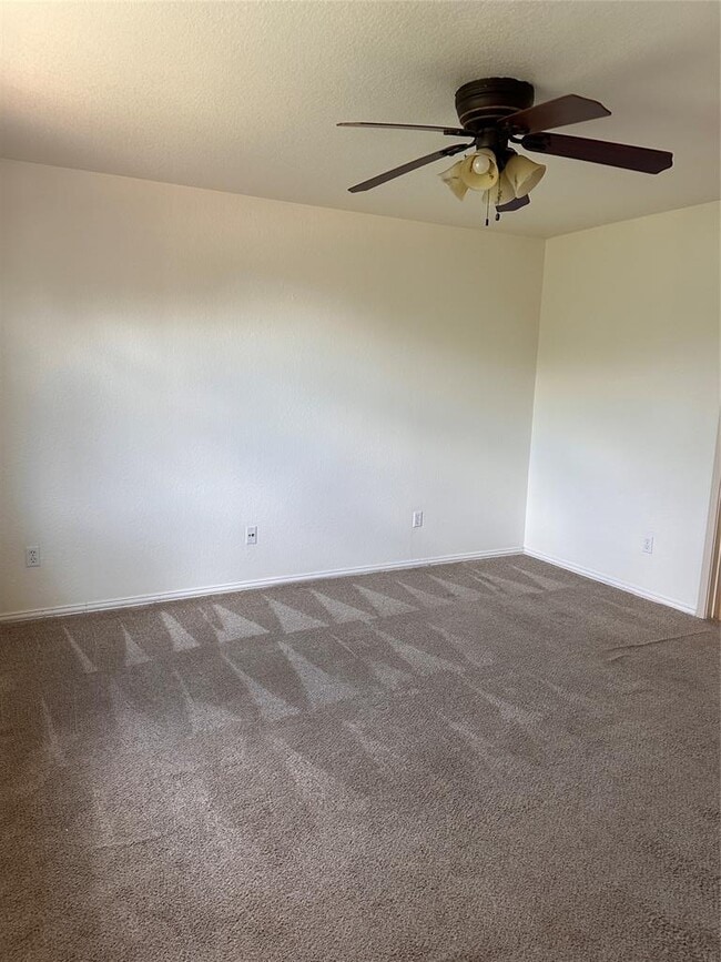 Building Photo - 508 Crater Lake Dr