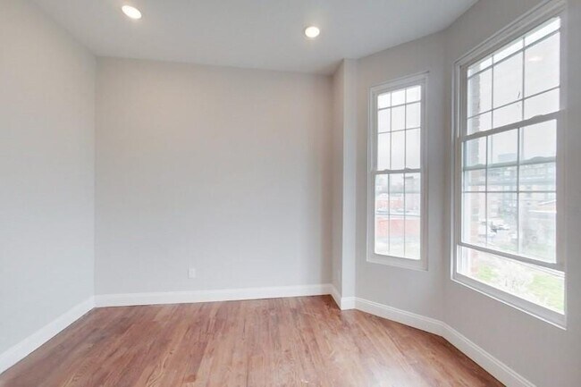 Building Photo - 130 45th St