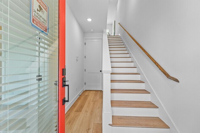 Building Photo - 3903 Pinemont Dr