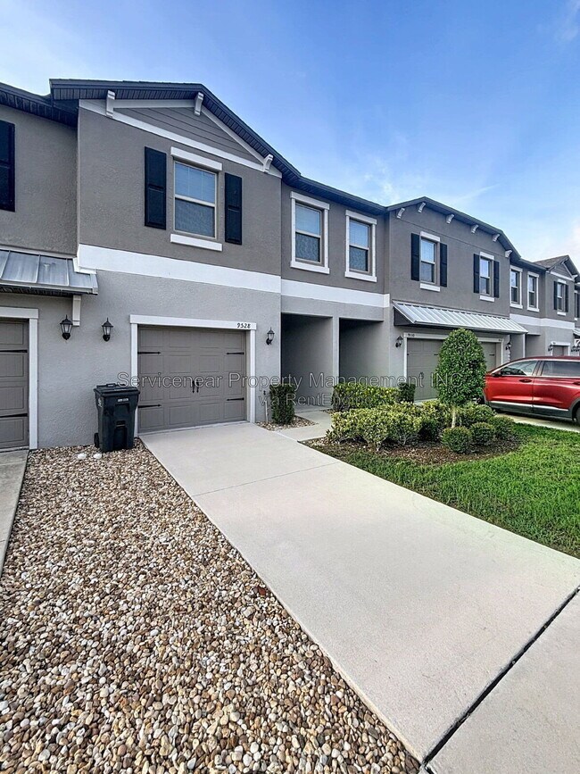 Building Photo - 9528 Pembrooke Pines Dr