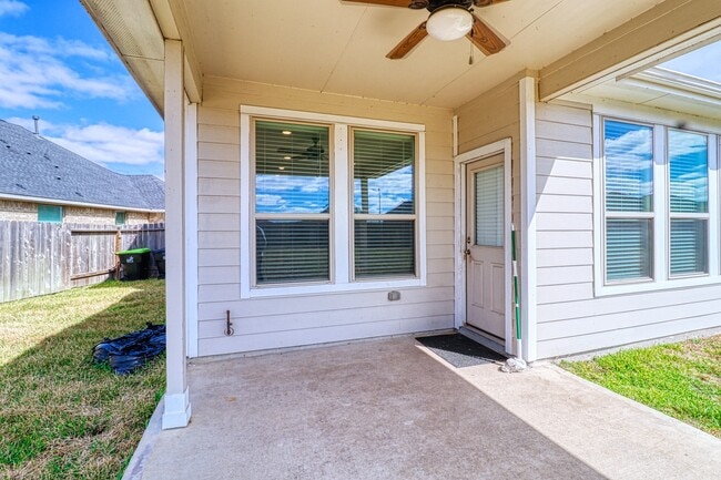 Building Photo - 8106 Royal Palm Ct