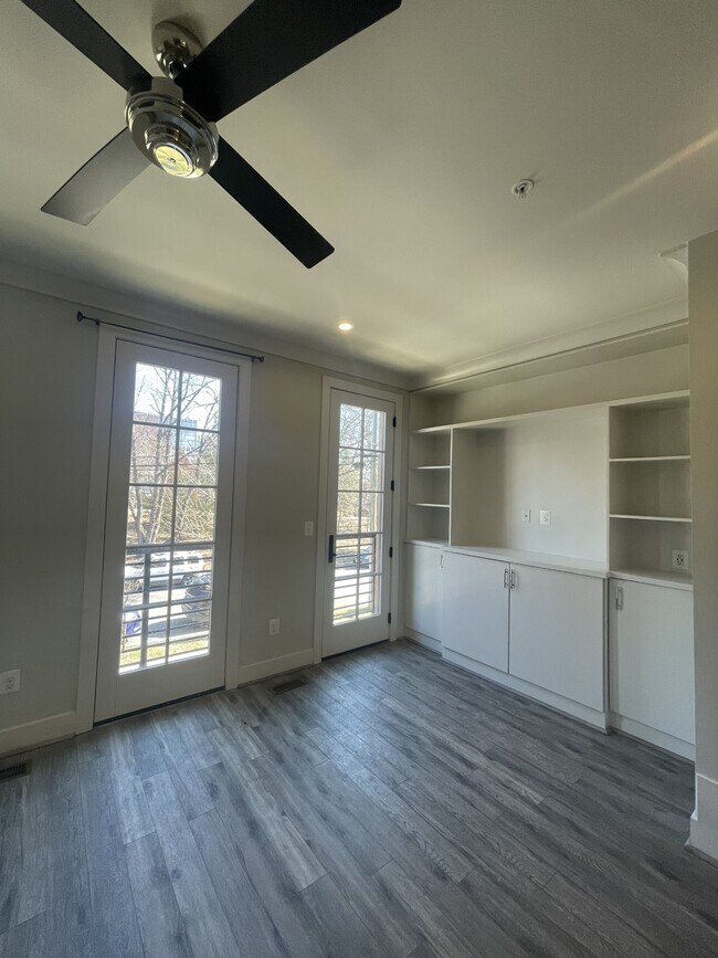 Building Photo - 918 N Buchanan St