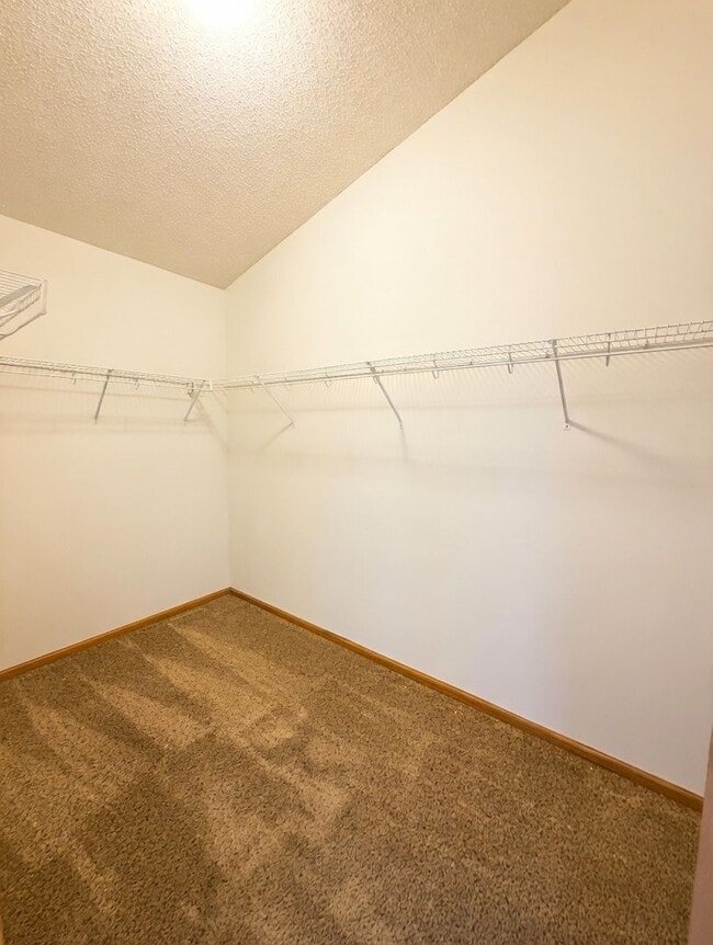 Building Photo - Rare 2bed + Loft Townhome in Maple Grove