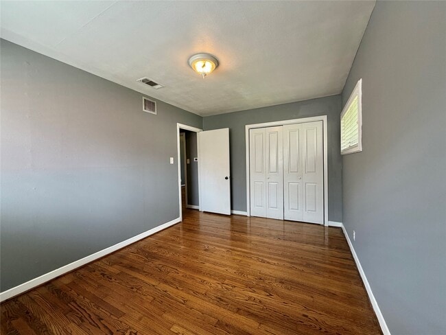 Building Photo - 118 Poinsettia St