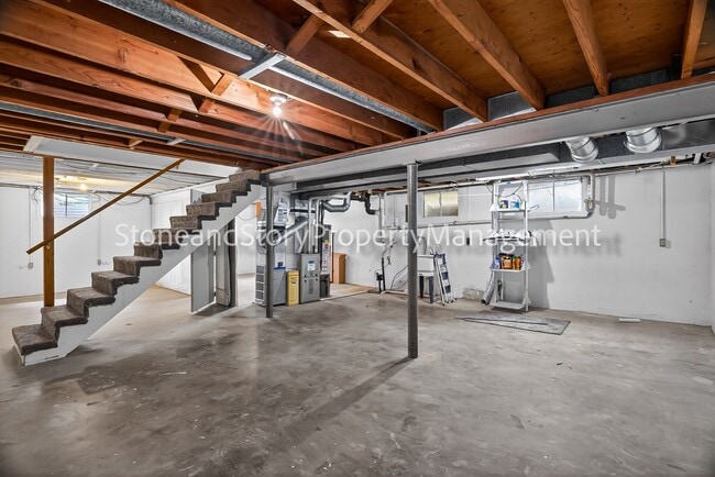 Building Photo - 4 bedroom 2 bath on quiet street in Briarwood