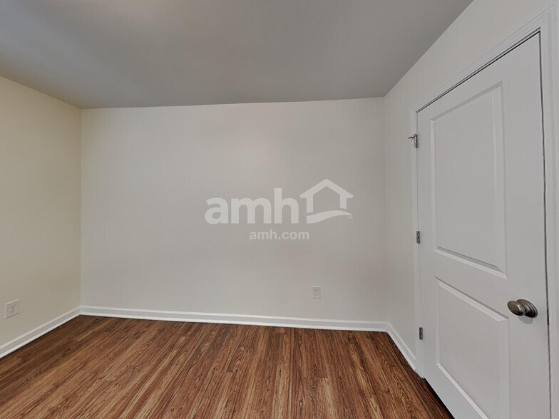 Building Photo - 227 Ivy Brook Dr