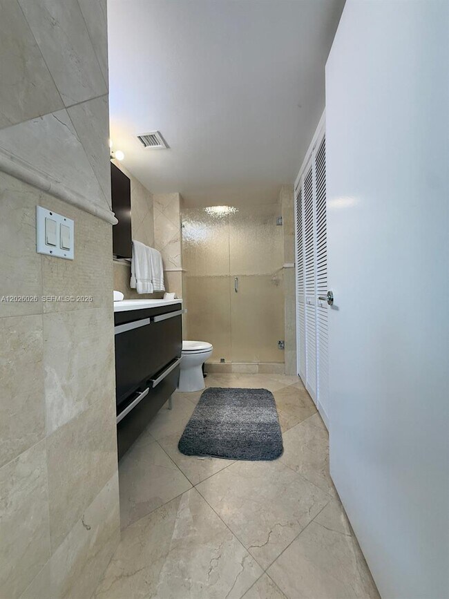 Building Photo - 16400 Collins Ave