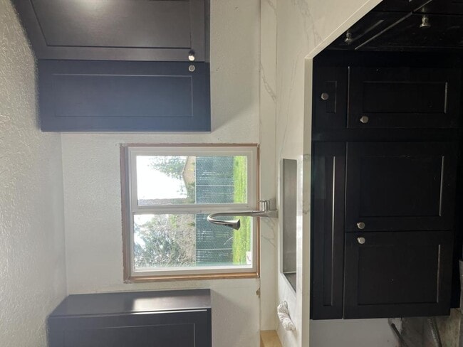 Building Photo - 17450 SE Mill St