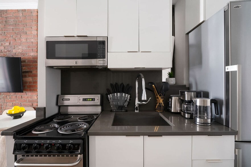 Building Photo - 246 Mott St