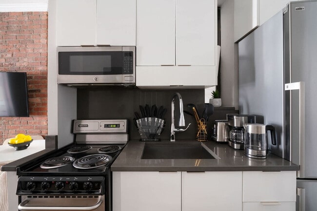 Building Photo - 246 Mott St