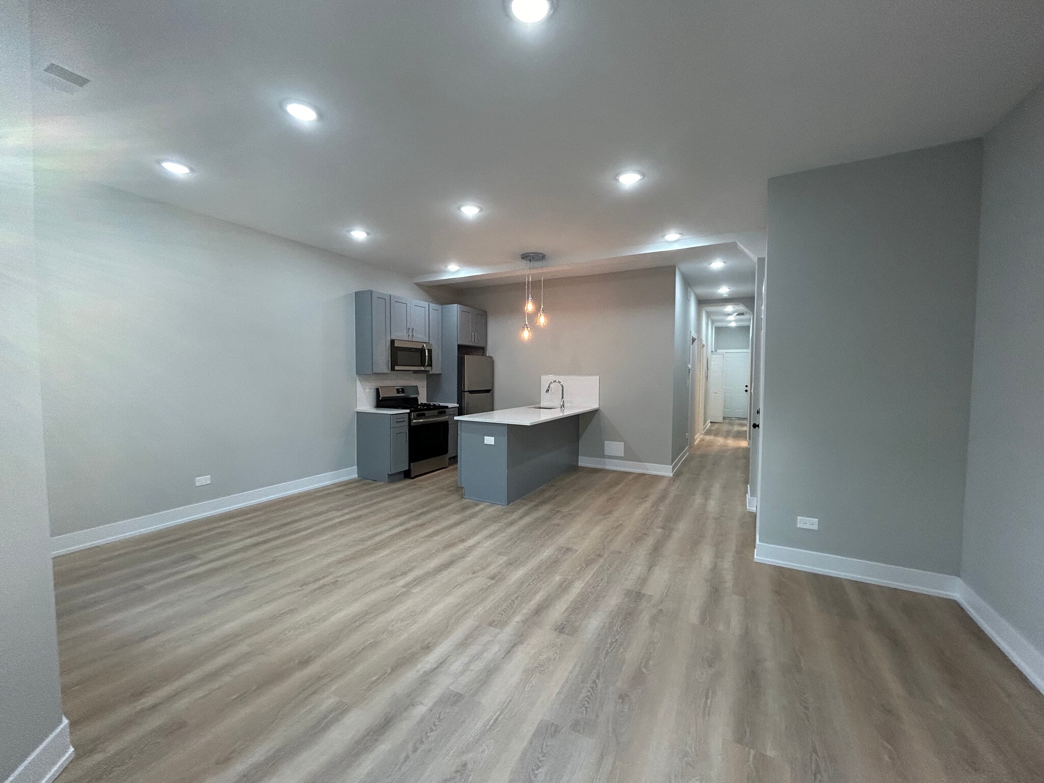 Building Photo - 423 W Belden Ave