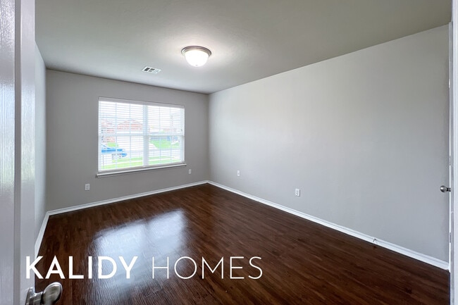 Building Photo - 2901 Cider Mill Ln