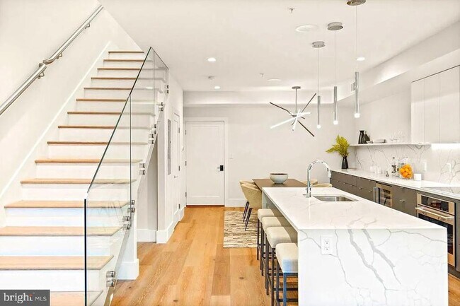 Building Photo - 1128 6th St NW