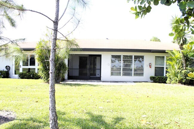 Building Photo - 5620 Queen Palm Ct