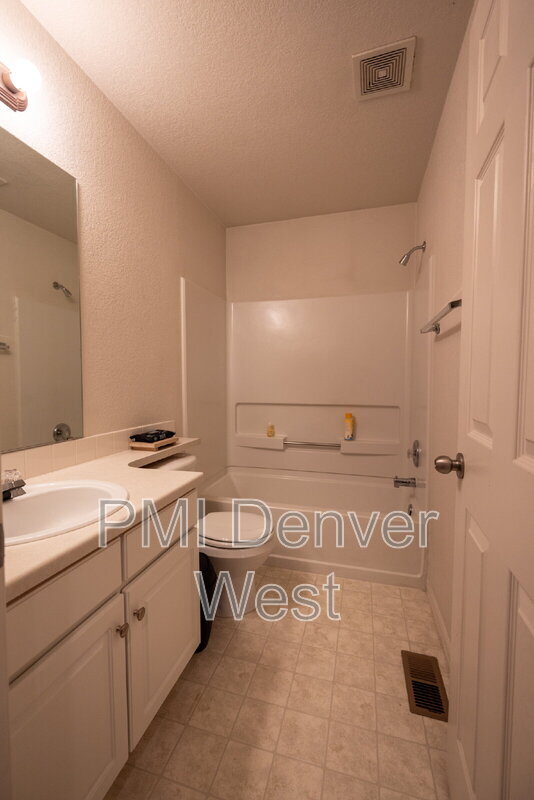 Building Photo - 9369 Longs Peak Dr