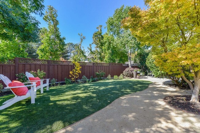 Building Photo - 1266 Larch Ave