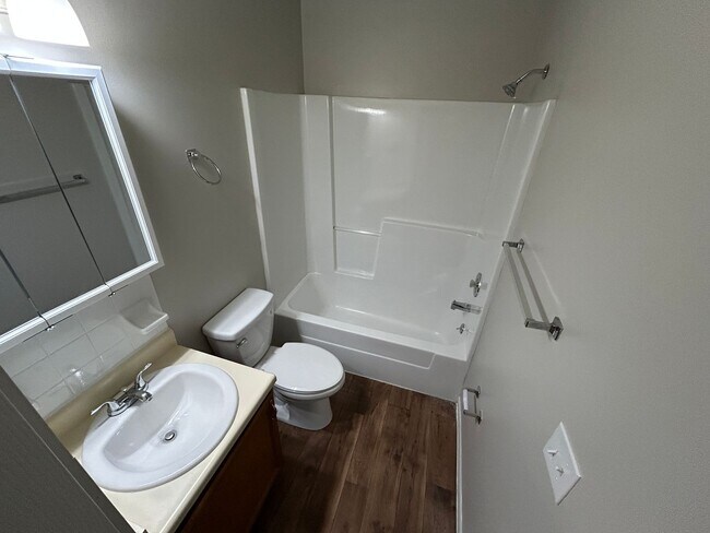 Building Photo - Spacious 2-Bedroom Living in a Quiet Commu...