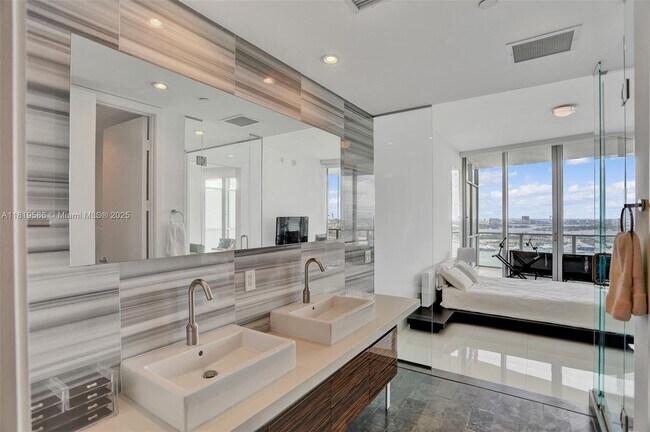 Building Photo - 1100 Biscayne Blvd