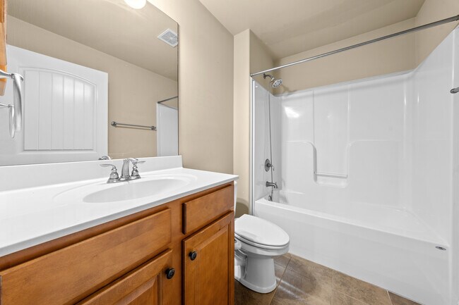 Building Photo - 6906 Breyerton Way SE