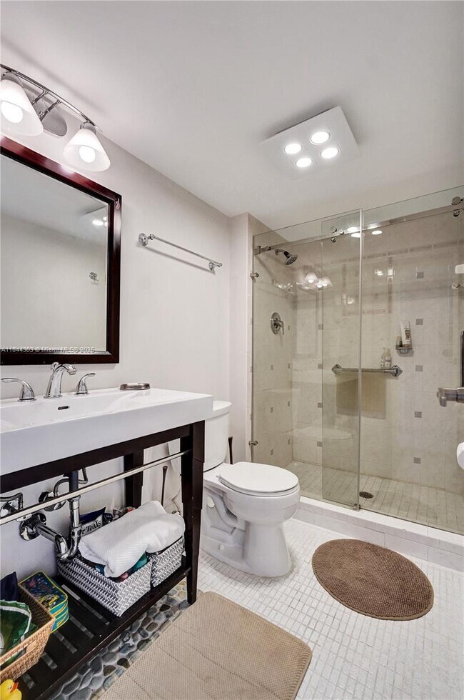 Building Photo - 3625 N Country Club Dr