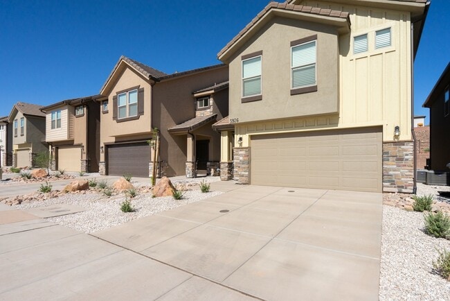 Building Photo - Modern 4-Bed Stand-Alone Home with Fenced Patio