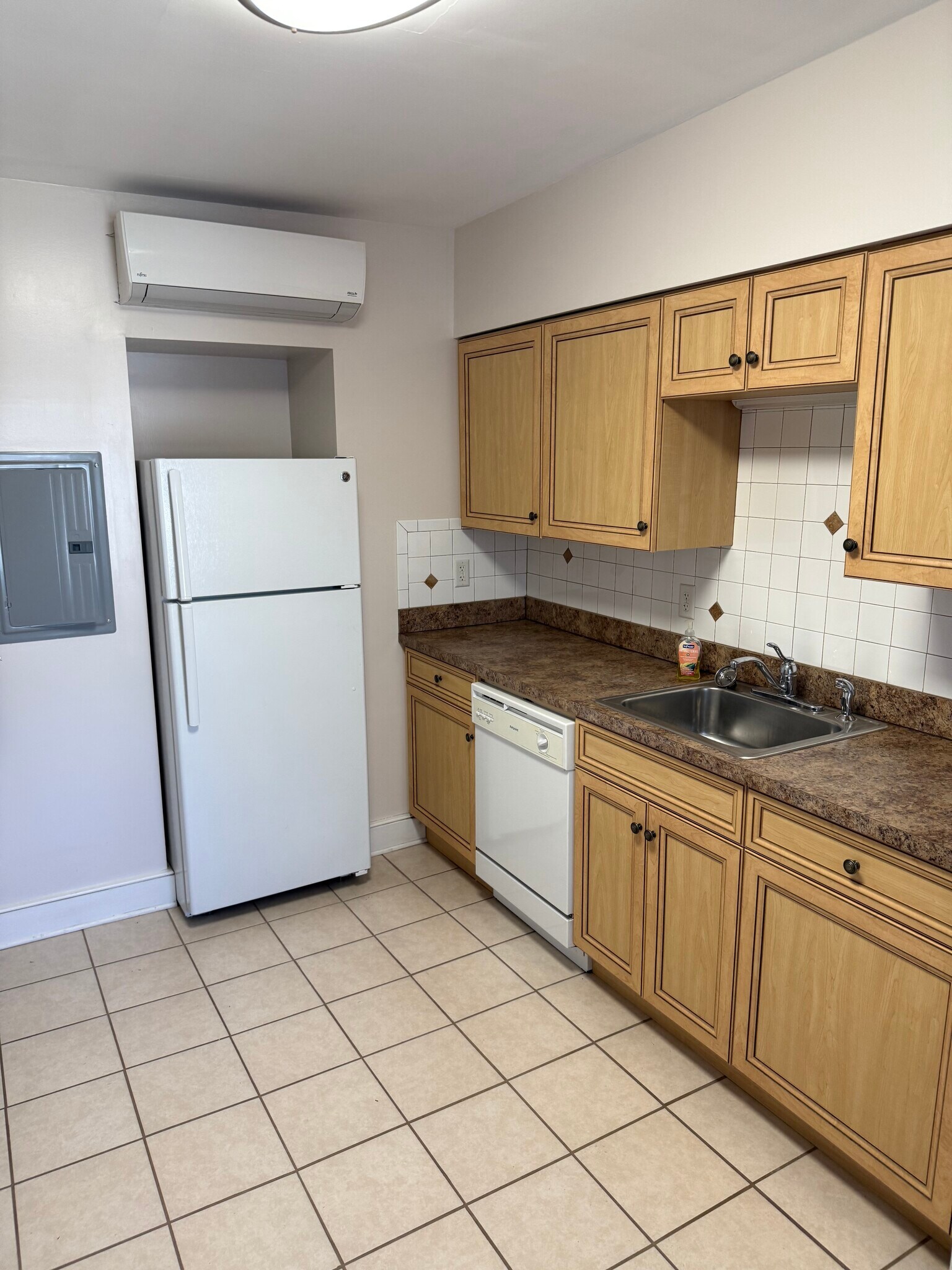 Building Photo - 49 E High St