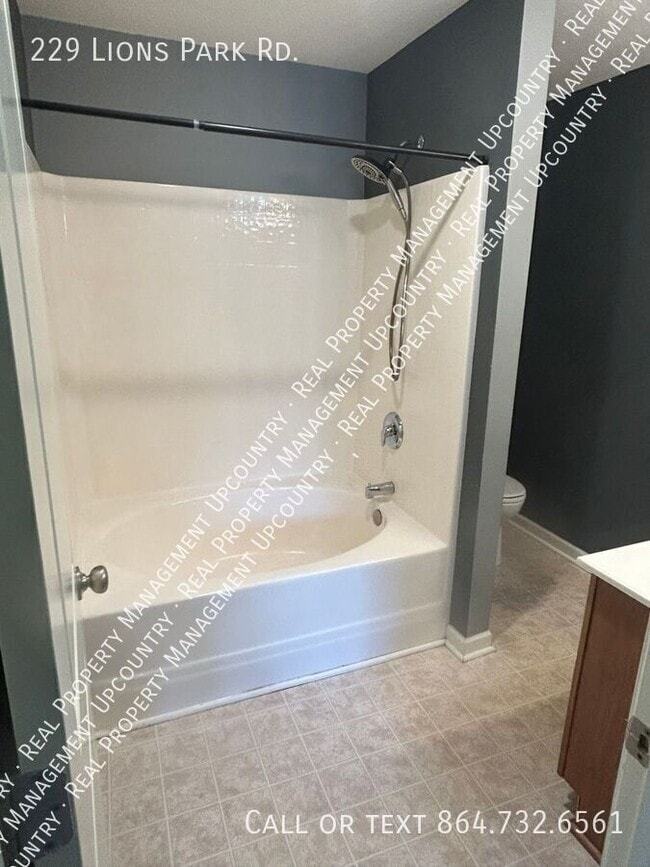 Building Photo - 229 Lions Park Rd