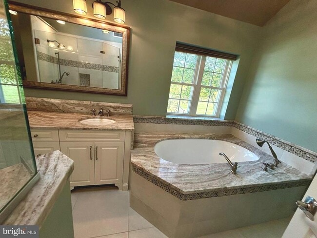 Building Photo - 3879 Charter Club Dr