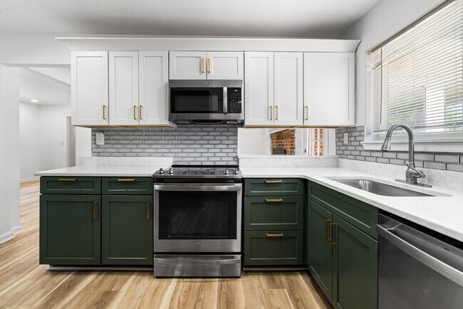 Building Photo - 1724 Placid Ct