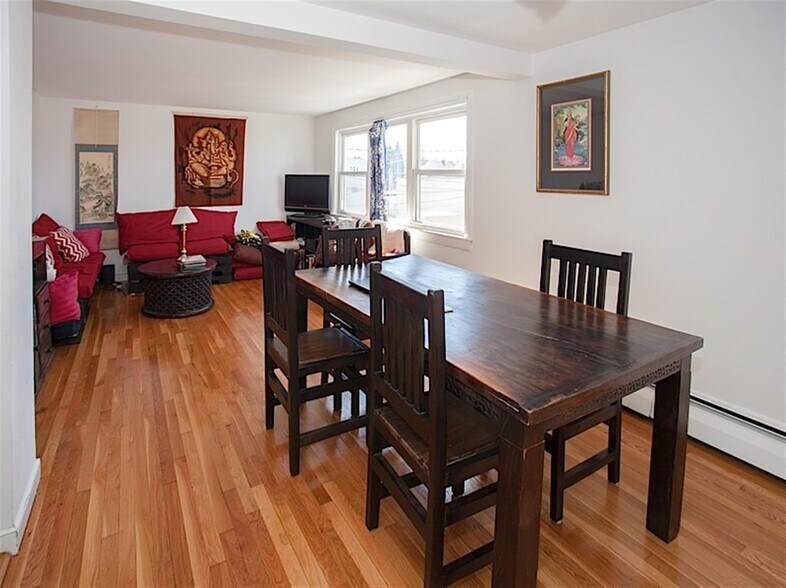 Building Photo - 22 Murdock St