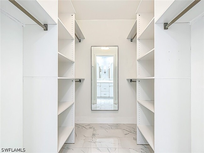 Building Photo - 351 Pindo Palm Dr