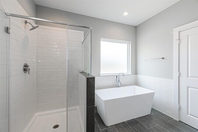 Building Photo - 6725 Parker Oaks Ln