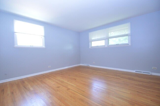 Building Photo - 651 S Stuart Ln