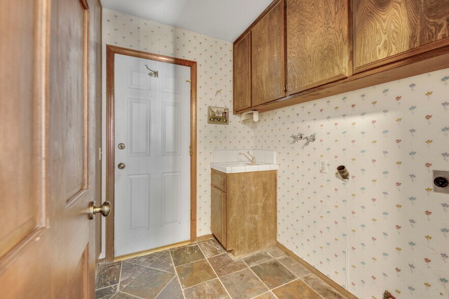 Building Photo - 2503 Brentwood Dr