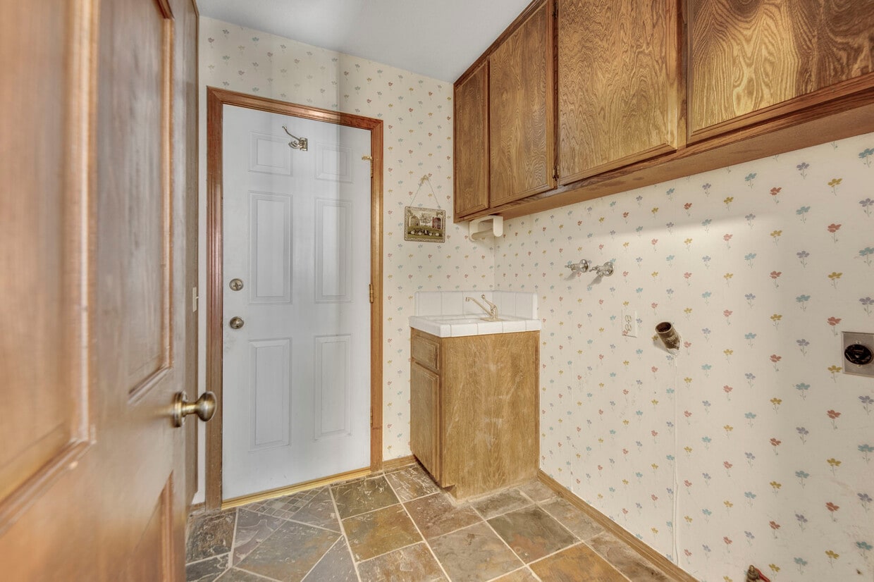 Building Photo - 2503 Brentwood Dr