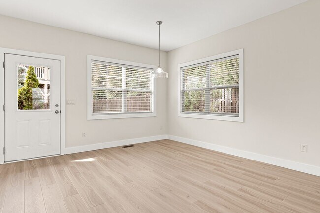 Building Photo - House in Kenilworth - Beautifully Refreshed!
