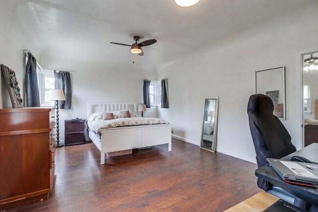 Building Photo - 3891 Superba St
