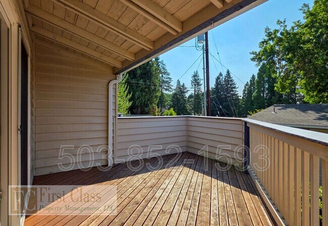 Building Photo - 8500 SW Canyon Dr
