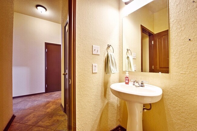 Building Photo - BEAUTIFUL HOME  |  4 BEDS & 3.5 BATHS  |  OFFICE  |  LOFT  |  NEAR 1604 AND 151