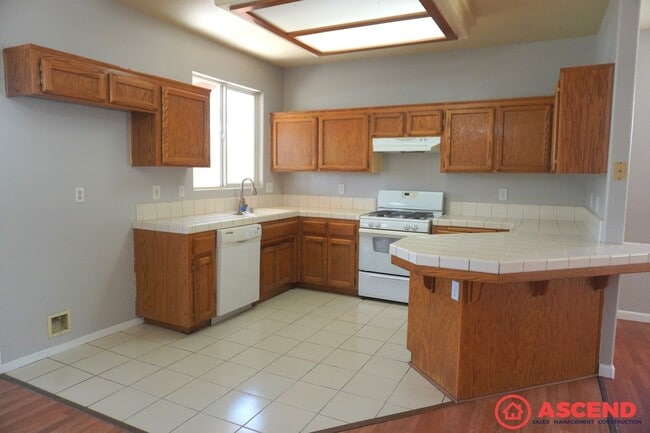 Building Photo - Beautiful home located in the Northwest!