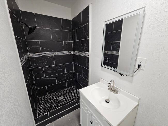 Building Photo - 1368 Rd 5735