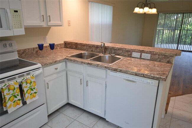 Building Photo - 226 Woodlake Wynde