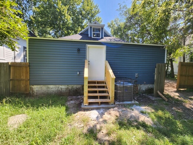 Building Photo - Spacious 3-Bedroom, 1-Bathroom Home AVAILABLE NOW!!