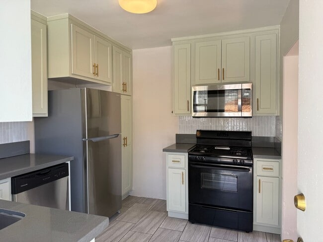 Building Photo - 1313 Douglas St