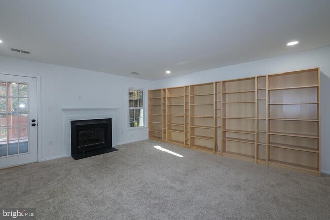 Building Photo - 47699 Whirlpool Square