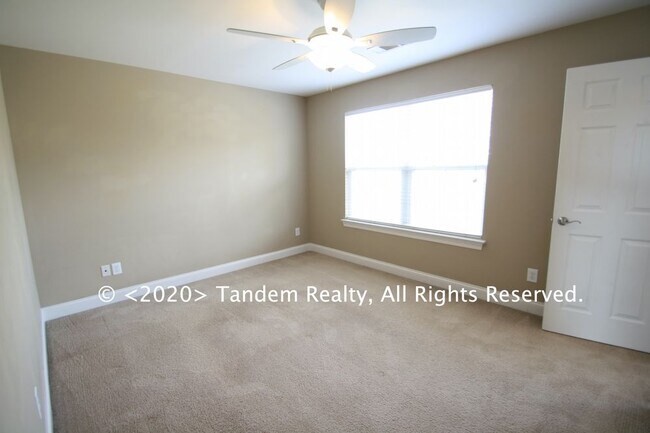 Building Photo - Franklin Home 3 bed 2.5 Baths